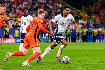 2024-07-10 - Jerdy Schouten of the Netherlands battles for possession with Jude Bellingham of England during the UEFA Euro 2024, Semi-finals football match between Netherlands and England on 10 July 2024 at Signal Iduna Park in Dortmund, Germany - FOOTBALL - EURO 2024 - 1/2 - NETHERLANDS V ENGLAND - UEFA EUROPEAN - SOCCER