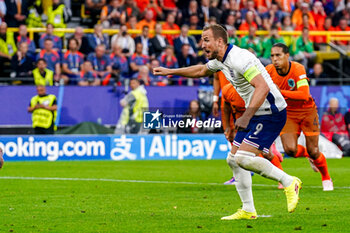 2024-07-10 - Harry Kane of England scores a goal 1-1 during the UEFA Euro 2024, Semi-finals football match between Netherlands and England on 10 July 2024 at Signal Iduna Park in Dortmund, Germany - FOOTBALL - EURO 2024 - 1/2 - NETHERLANDS V ENGLAND - UEFA EUROPEAN - SOCCER