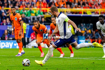 2024-07-10 - Harry Kane of England scores a goal 1-1 during the UEFA Euro 2024, Semi-finals football match between Netherlands and England on 10 July 2024 at Signal Iduna Park in Dortmund, Germany - FOOTBALL - EURO 2024 - 1/2 - NETHERLANDS V ENGLAND - UEFA EUROPEAN - SOCCER