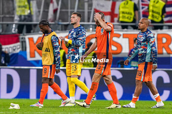 2024-07-10 - Georginio Wijnaldum, Justin Bijlow, Stefan de Vrij, Donyell Malen of the Netherlands look dejected after the UEFA Euro 2024, Semi-finals football match between Netherlands and England on 10 July 2024 at Signal Iduna Park in Dortmund, Germany - FOOTBALL - EURO 2024 - 1/2 - NETHERLANDS V ENGLAND - UEFA EUROPEAN - SOCCER