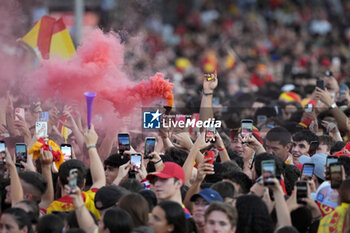 2024-07-15 - Spanish fans light a smoke bomb during the celebration of the Spanish national football team for the victory of the UEFA Euro 2024 title at Plaza de Cibeles on May 12, 2024 in Madrid, Spain. - SPAIN CELEBRATION UEFA EURO 2024 WIN - UEFA EUROPEAN - SOCCER