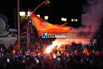 2024-07-15 - Spanish fans light a smoke bomb during the celebration of the Spanish national football team for the victory of the UEFA Euro 2024 title at Plaza de Cibeles on May 12, 2024 in Madrid, Spain. - SPAIN CELEBRATION UEFA EURO 2024 WIN - UEFA EUROPEAN - SOCCER