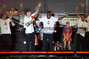 2024-07-15 - Spanish player Nico Williams (C) seen celebrating with his teammates during the celebration of the Spanish national football team for the victory of the UEFA Euro 2024 title at Plaza de Cibeles on May 12, 2024 in Madrid, Spain. - SPAIN CELEBRATION UEFA EURO 2024 WIN - UEFA EUROPEAN - SOCCER