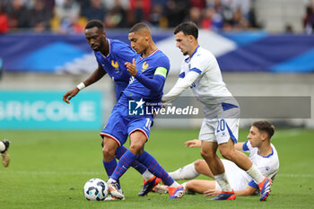 2024-09-10 - Chrislain Matsima, Enzo Millot (FRA), Senad Mustafic (BOS) during the UEFA Under 21 Championship 2025, Qualifying, Group H football match between France and Bosnia and Herzegovina on 10 September 2024 at MMArena in Le Mans, France - FOOTBALL - UEFA U21 EURO 2025 - QUALIFYING - FRANCE V BOSNIA AND HERZEGOVINA - UEFA EUROPEAN - SOCCER