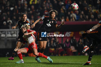2024-01-24 - Lea Schuller of FC Bayern Munchen and Moeka Minami of A.S. Roma Women during the day 5 Group C of the UEFA Women's Champions League between A.S. Roma vs F.C. Bayern Munchen, 24 January 2024 at the Stadio Tre Fontane in Rome, Italy. - AS ROMA VS FC BAYERN MüNCHEN - UEFA CHAMPIONS LEAGUE WOMEN - SOCCER