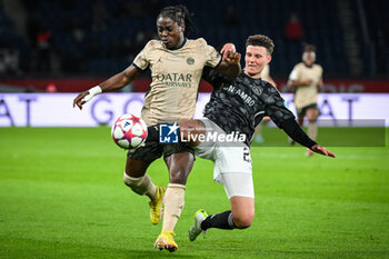 2024-01-24 - Tabitha CHAWINGA of PSG and Kay-lee DE SANDERS of Amsterdam during the UEFA Women's Champions League, Group C football match between Paris Saint-Germain and AFC Ajax on January 24, 2024 at Parc des Princes stadium in Paris, France - FOOTBALL - WOMEN'S CHAMPIONS LEAGUE - PARIS SG V AJAX - UEFA CHAMPIONS LEAGUE WOMEN - SOCCER