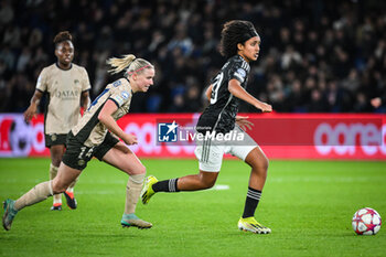 2024-01-24 - Jackie GROENEN of PSG and Lily Isabella YOHANNES of Amsterdam during the UEFA Women's Champions League, Group C football match between Paris Saint-Germain and AFC Ajax on January 24, 2024 at Parc des Princes stadium in Paris, France - FOOTBALL - WOMEN'S CHAMPIONS LEAGUE - PARIS SG V AJAX - UEFA CHAMPIONS LEAGUE WOMEN - SOCCER