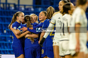 2024-01-25 - Chelsea players celebrate after the own goal of Mylène Chavas of Real Madrid 2-1 during the UEFA Women's Champions League, Group D football match between Chelsea and Real Madrid on 24 January 2024 at Stamford Bridge in London, England - FOOTBALL - WOMEN'S CHAMPIONS LEAGUE - CHELSEA V REAL MADRID - UEFA CHAMPIONS LEAGUE WOMEN - SOCCER