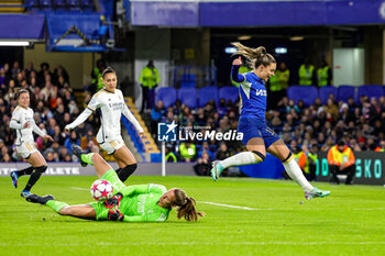 2024-01-25 - Johanna Rytting Kaaneryd (19) of Chelsea and Mylene Chavas (13) of Real Madrid during the UEFA Women's Champions League, Group D football match between Chelsea and Real Madrid on 24 January 2024 at Stamford Bridge in London, England - FOOTBALL - WOMEN'S CHAMPIONS LEAGUE - CHELSEA V REAL MADRID - UEFA CHAMPIONS LEAGUE WOMEN - SOCCER