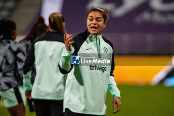 2024-01-30 - Jess Carter of Chelsea warms up ahead of the UEFA Women's Champions League, Group D football match between Paris FC and Chelsea on January 30, 2024 at Sebastien Charlety stadium in Paris, France - FOOTBALL - WOMEN'S CHAMPIONS LEAGUE - PARIS FC V CHELSEA - UEFA CHAMPIONS LEAGUE WOMEN - SOCCER
