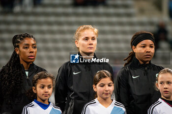 2024-01-30 - Ashley Lawrence of Chelsea, Sjoeke Nusken of Chelsea and Mia Fishel of Chelsea ahead of the UEFA Women's Champions League, Group D football match between Paris FC and Chelsea on January 30, 2024 at Sebastien Charlety stadium in Paris, France - FOOTBALL - WOMEN'S CHAMPIONS LEAGUE - PARIS FC V CHELSEA - UEFA CHAMPIONS LEAGUE WOMEN - SOCCER