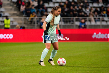 2024-01-30 - Fran Kirby of Chelsea controls the ball during the UEFA Women's Champions League, Group D football match between Paris FC and Chelsea on January 30, 2024 at Sebastien Charlety stadium in Paris, France - FOOTBALL - WOMEN'S CHAMPIONS LEAGUE - PARIS FC V CHELSEA - UEFA CHAMPIONS LEAGUE WOMEN - SOCCER