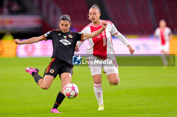 2024-01-30 - Lucia Di Guglielmo of AS Roma battles for possession with Chasity Grant of AFC Ajax during the UEFA Women's Champions League, Group C football match between AFC Ajax and AS Roma on January 30, 2024 at Sportpark De Toekomst in Amsterdam-Duivendrecht, Netherlands - FOOTBALL - WOMEN'S CHAMPIONS LEAGUE - AJAX V AS ROMA - UEFA CHAMPIONS LEAGUE WOMEN - SOCCER