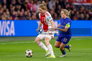 2024-03-19 - Jonna van de Velde of AFC Ajax is challenged by Erin Cuthbert of Chelsea during the UEFA Women's Champions League, Quarter-finals, 1st leg football match between AFC Ajax and Chelsea FC on March 19, 2024 at Johan Cruijff ArenA in Amsterdam, Netherlands - FOOTBALL - WOMEN'S CHAMPIONS LEAGUE - AJAX V CHELSEA - UEFA CHAMPIONS LEAGUE WOMEN - SOCCER