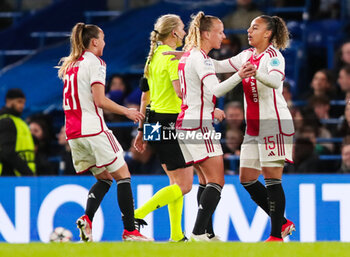 2024-03-27 - Ajax’s Chasity Grant celebrates her goal 1-1 with Tiny Hoekstra during the UEFA Women's Champions League, Quarter-finals, 2nd leg football match between Chelsea FC and AFC Ajax on 27 March 2024 at Stamford Bridge in London, England - FOOTBALL - WOMEN'S CHAMPIONS LEAGUE - CHELSEA V AJAX - UEFA CHAMPIONS LEAGUE WOMEN - SOCCER