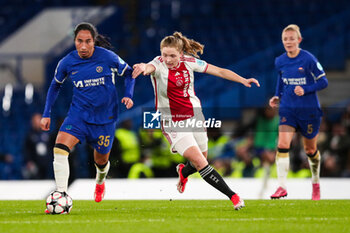 2024-03-27 - Chelsea's Mayra Ramirez and Ajax’s Jonna van de Velde during the UEFA Women's Champions League, Quarter-finals, 2nd leg football match between Chelsea FC and AFC Ajax on 27 March 2024 at Stamford Bridge in London, England - FOOTBALL - WOMEN'S CHAMPIONS LEAGUE - CHELSEA V AJAX - UEFA CHAMPIONS LEAGUE WOMEN - SOCCER