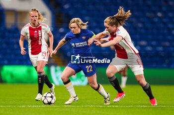 2024-03-27 - Chelsea's Erin Cuthbert and Ajax’s Jonna van de Velde during the UEFA Women's Champions League, Quarter-finals, 2nd leg football match between Chelsea FC and AFC Ajax on 27 March 2024 at Stamford Bridge in London, England - FOOTBALL - WOMEN'S CHAMPIONS LEAGUE - CHELSEA V AJAX - UEFA CHAMPIONS LEAGUE WOMEN - SOCCER