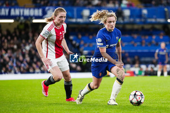 2024-03-25 - Chelsea's Erin Cuthbert and Ajax’s Jonna van de Velde during the UEFA Women's Champions League, Quarter-finals, 2nd leg football match between Chelsea FC and AFC Ajax on 27 March 2024 at Stamford Bridge in London, England - FOOTBALL - WOMEN'S CHAMPIONS LEAGUE - CHELSEA V AJAX - UEFA CHAMPIONS LEAGUE WOMEN - SOCCER
