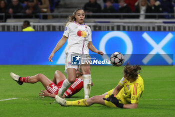 2024-03-27 - Delphine CASCARINO of Lyon and Lena PAUELS of Benfica during the UEFA Women's Champions League, Quarter-finals, 2nd leg football match between Olympique Lyonnais and SL Benfica on March 27, 2024 at Groupama stadium in Decines-Charpieu near Lyon, France - FOOTBALL - WOMEN'S CHAMPIONS LEAGUE - LYON V BENFICA - UEFA CHAMPIONS LEAGUE WOMEN - SOCCER