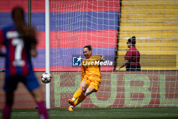 2024-04-20 - Goalkeeper Cata Coll (FC Barcelona) controls the ball during a Women's UEFA Champions League first-leg semifinal match between FC Barcelona and Chelsea Women at Estadi Olimpic Lluis Companys, in Barcelona, ,Spain on April 20, 2024. Photo by Felipe Mondino - WUCL SEMIFINAL 1º LEG - FC BARCELONA - CHELSEA WOMEN - UEFA CHAMPIONS LEAGUE WOMEN - SOCCER