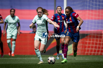 2024-04-20 - Salma Paralluelo (FC Barcelona) controls the ball during a Women's UEFA Champions League first-leg semifinal match between FC Barcelona and Chelsea Women at Estadi Olimpic Lluis Companys, in Barcelona, ,Spain on April 20, 2024. Photo by Felipe Mondino - WUCL SEMIFINAL 1º LEG - FC BARCELONA - CHELSEA WOMEN - UEFA CHAMPIONS LEAGUE WOMEN - SOCCER