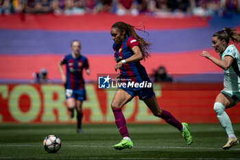 2024-04-20 - Salma Paralluelo (FC Barcelona) controls the ball during a Women's UEFA Champions League first-leg semifinal match between FC Barcelona and Chelsea Women at Estadi Olimpic Lluis Companys, in Barcelona, ,Spain on April 20, 2024. Photo by Felipe Mondino - WUCL SEMIFINAL 1º LEG - FC BARCELONA - CHELSEA WOMEN - UEFA CHAMPIONS LEAGUE WOMEN - SOCCER