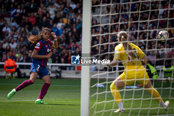 2024-04-20 - Salma Paralluelo (FC Barcelona) shoots during a Women's UEFA Champions League first-leg semifinal match between FC Barcelona and Chelsea Women at Estadi Olimpic Lluis Companys, in Barcelona, ,Spain on April 20, 2024. Photo by Felipe Mondino - WUCL SEMIFINAL 1º LEG - FC BARCELONA - CHELSEA WOMEN - UEFA CHAMPIONS LEAGUE WOMEN - SOCCER