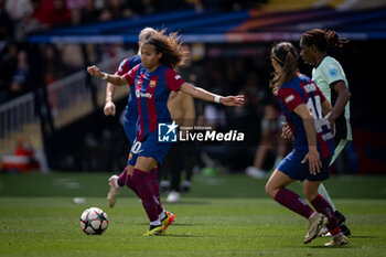 2024-04-20 - Vicky Lopez (FC Barcelona) controls the ball during a Women's UEFA Champions League first-leg semifinal match between FC Barcelona and Chelsea Women at Estadi Olimpic Lluis Companys, in Barcelona, ,Spain on April 20, 2024. Photo by Felipe Mondino - WUCL SEMIFINAL 1º LEG - FC BARCELONA - CHELSEA WOMEN - UEFA CHAMPIONS LEAGUE WOMEN - SOCCER