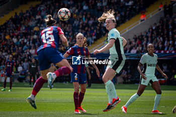 2024-04-20 - Lucy Bronze (FC Barcelona) controls the ball during a Women's UEFA Champions League first-leg semifinal match between FC Barcelona and Chelsea Women at Estadi Olimpic Lluis Companys, in Barcelona, ,Spain on April 20, 2024. Photo by Felipe Mondino - WUCL SEMIFINAL 1º LEG - FC BARCELONA - CHELSEA WOMEN - UEFA CHAMPIONS LEAGUE WOMEN - SOCCER