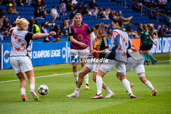 2024-04-28 - Vanessa Gilles of Olympique Lyonnais and Amel Majri of Olympique Lyonnais warm up ahead of the UEFA Women's Champions League, Semi-finals, 2nd leg football match between Paris Saint-Germain and Olympique Lyonnais on April 28, 2024 at Parc des Princes stadium in Paris, France - FOOTBALL - WOMEN'S CHAMPIONS LEAGUE - PARIS SG V LYON - UEFA CHAMPIONS LEAGUE WOMEN - SOCCER