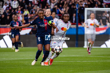 2024-04-28 - Grace Geyoro of Paris Saint Germain and Melchie Dumornay of Olympique Lyonnais fight for the ball during the UEFA Women's Champions League, Semi-finals, 2nd leg football match between Paris Saint-Germain and Olympique Lyonnais on April 28, 2024 at Parc des Princes stadium in Paris, France - FOOTBALL - WOMEN'S CHAMPIONS LEAGUE - PARIS SG V LYON - UEFA CHAMPIONS LEAGUE WOMEN - SOCCER