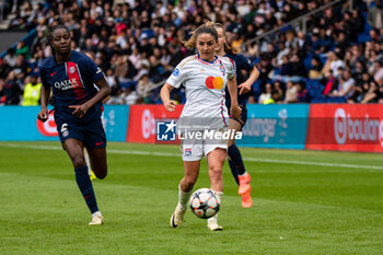 2024-04-28 - Danielle Van De Donk of Olympique Lyonnais controls the ball during the UEFA Women's Champions League, Semi-finals, 2nd leg football match between Paris Saint-Germain and Olympique Lyonnais on April 28, 2024 at Parc des Princes stadium in Paris, France - FOOTBALL - WOMEN'S CHAMPIONS LEAGUE - PARIS SG V LYON - UEFA CHAMPIONS LEAGUE WOMEN - SOCCER