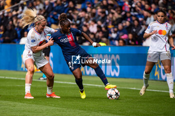 2024-04-28 - Lindsey Horan of Olympique Lyonnais and Sandy Baltimore of Paris Saint Germain fight for the ball during the UEFA Women's Champions League, Semi-finals, 2nd leg football match between Paris Saint-Germain and Olympique Lyonnais on April 28, 2024 at Parc des Princes stadium in Paris, France - FOOTBALL - WOMEN'S CHAMPIONS LEAGUE - PARIS SG V LYON - UEFA CHAMPIONS LEAGUE WOMEN - SOCCER