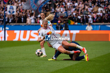 2024-04-28 - Lindsey Horan of Olympique Lyonnais fights for the ball during the UEFA Women's Champions League, Semi-finals, 2nd leg football match between Paris Saint-Germain and Olympique Lyonnais on April 28, 2024 at Parc des Princes stadium in Paris, France - FOOTBALL - WOMEN'S CHAMPIONS LEAGUE - PARIS SG V LYON - UEFA CHAMPIONS LEAGUE WOMEN - SOCCER