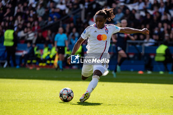 2024-04-28 - Melchie Dumornay of Olympique Lyonnais controls the ball during the UEFA Women's Champions League, Semi-finals, 2nd leg football match between Paris Saint-Germain and Olympique Lyonnais on April 28, 2024 at Parc des Princes stadium in Paris, France - FOOTBALL - WOMEN'S CHAMPIONS LEAGUE - PARIS SG V LYON - UEFA CHAMPIONS LEAGUE WOMEN - SOCCER