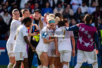 2024-04-28 - Ada Hegerberg of Olympique Lyonnais celebrates the victory with teammates after the UEFA Women's Champions League, Semi-finals, 2nd leg football match between Paris Saint-Germain and Olympique Lyonnais on April 28, 2024 at Parc des Princes stadium in Paris, France - FOOTBALL - WOMEN'S CHAMPIONS LEAGUE - PARIS SG V LYON - UEFA CHAMPIONS LEAGUE WOMEN - SOCCER