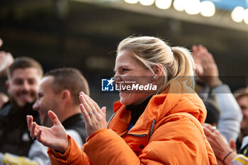 2024-04-28 - Eugenie Le Sommer of Olympique Lyonnais celebrates the victory after the UEFA Women's Champions League, Semi-finals, 2nd leg football match between Paris Saint-Germain and Olympique Lyonnais on April 28, 2024 at Parc des Princes stadium in Paris, France - FOOTBALL - WOMEN'S CHAMPIONS LEAGUE - PARIS SG V LYON - UEFA CHAMPIONS LEAGUE WOMEN - SOCCER