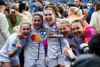 2024-04-28 - Ellie Carpenter of Olympique Lyonnais, Danielle Van De Donk of Olympique Lyonnais, Vanessa Gilles of Olympique Lyonnais, Lindsey Horan of Olympique Lyonnais and Christiane Endler of Olympique Lyonnais celebrate the victory after the UEFA Women's Champions League, Semi-finals, 2nd leg football match between Paris Saint-Germain and Olympique Lyonnais on April 28, 2024 at Parc des Princes stadium in Paris, France - FOOTBALL - WOMEN'S CHAMPIONS LEAGUE - PARIS SG V LYON - UEFA CHAMPIONS LEAGUE WOMEN - SOCCER