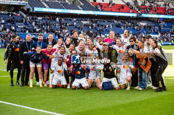 2024-04-28 - The players and staff of Olympique Lyonnais celebrate the victory after the UEFA Women's Champions League, Semi-finals, 2nd leg football match between Paris Saint-Germain and Olympique Lyonnais on April 28, 2024 at Parc des Princes stadium in Paris, France - FOOTBALL - WOMEN'S CHAMPIONS LEAGUE - PARIS SG V LYON - UEFA CHAMPIONS LEAGUE WOMEN - SOCCER