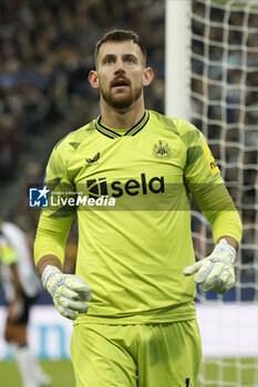2023-12-13 - Newcastle’s goalkeeper Martin Dubravka during the UEFA Champions League, Group F football match between Newcastle United and AC Milan on 13 December 2023 at St. James's Park in Newcastle, England - FOOTBALL - CHAMPIONS LEAGUE - NEWCASTLE V AC MILAN - UEFA CHAMPIONS LEAGUE - SOCCER