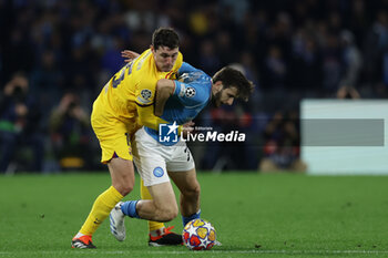 2024-02-21 - Barcellona's Danish defender Andreas Christensen challenges for the ball with SSC Napoli’s forward Khvicha Kvaratskhelia during the UEFA Champions League round 16 match between SSC Napoli vs Barcellona at the Diego Armando Maradona Stadium in Naples, southern Italy, on February 21, 2024. - SSC NAPOLI VS FC BARCELONA - UEFA CHAMPIONS LEAGUE - SOCCER