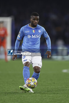 2024-02-21 - SSC Napoli’s Ivorian midfielder Hamed Junior Traore controls the ball during the UEFA Champions League round 16 match between SSC Napoli vs Barcellona at the Diego Armando Maradona Stadium in Naples, southern Italy, on February 21, 2024. - SSC NAPOLI VS FC BARCELONA - UEFA CHAMPIONS LEAGUE - SOCCER