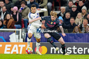2024-02-14 - Kevin De Bruyne (17) of Manchester City tussles with Mohamed Elyounoussi (10) of FC Copenhagen during the UEFA Champions League, Round of 16 1st leg football match between FC Copenhagen and Manchester City on 13 February 2024 at Parken Stadium in Copenhagen, Denmark - FOOTBALL - CHAMPIONS LEAGUE - COPENHAGEN V MANCHESTER CITY - UEFA CHAMPIONS LEAGUE - SOCCER