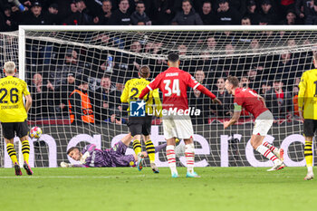 2024-02-20 - Luuk de Jong of PSV scores a goal 1-1 during the UEFA Champions League, Round of 16 1st leg football match between PSV and Borussia Dortmund on February 20, 2024 at Philips Stadion in Eindhoven, Netherlands - FOOTBALL - CHAMPIONS LEAGUE - PSV V DORTMUND - UEFA CHAMPIONS LEAGUE - SOCCER