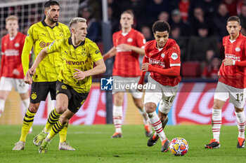 2024-02-20 - Nico Schlotterbeck of Borussia Dortmund battles for possession with Malik Tillman of PSV during the UEFA Champions League, Round of 16 1st leg football match between PSV and Borussia Dortmund on February 20, 2024 at Philips Stadion in Eindhoven, Netherlands - FOOTBALL - CHAMPIONS LEAGUE - PSV V DORTMUND - UEFA CHAMPIONS LEAGUE - SOCCER