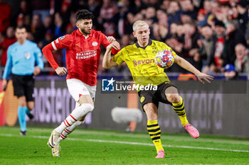 2024-02-20 - Julian Ryerson of Borussia Dortmund battles for possession with Ricardo Pepi of PSV during the UEFA Champions League, Round of 16 1st leg football match between PSV and Borussia Dortmund on February 20, 2024 at Philips Stadion in Eindhoven, Netherlands - FOOTBALL - CHAMPIONS LEAGUE - PSV V DORTMUND - UEFA CHAMPIONS LEAGUE - SOCCER
