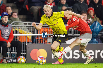2024-02-20 - Julian Ryerson of Borussia Dortmund battles for possession with Hirving Lozano of PSV during the UEFA Champions League, Round of 16 1st leg football match between PSV and Borussia Dortmund on February 20, 2024 at Philips Stadion in Eindhoven, Netherlands - FOOTBALL - CHAMPIONS LEAGUE - PSV V DORTMUND - UEFA CHAMPIONS LEAGUE - SOCCER