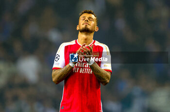 2024-02-21 - Ben White (4) of Arsenal looks dejected at full time during the UEFA Champions League, Round of 16 1st leg football match between FC Porto and Arsenal on 21 February 2024 at Estadio do Dragao in Porto, Portugal - FOOTBALL - CHAMPIONS LEAGUE - PORTO V ARSENAL - UEFA CHAMPIONS LEAGUE - SOCCER