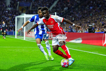 2024-02-21 - Bukayo Saka (7) of Arsenal and Wendell of Porto during the UEFA Champions League, Round of 16 1st leg football match between FC Porto and Arsenal on 21 February 2024 at Estadio do Dragao in Porto, Portugal - FOOTBALL - CHAMPIONS LEAGUE - PORTO V ARSENAL - UEFA CHAMPIONS LEAGUE - SOCCER
