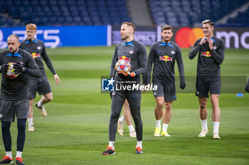 2024-03-05 - Peter Gulacsi (C) of RB Leipzig seen during the training session the day before the second leg of the round of 16 football match of Champions League against Real Madrid at Santiago Bernabeu stadium in Madrid. - REAL MADRID VS RB LEIPZIG: RB LEIPZIG TRAINING AND PRESS CONFERENCE - UEFA CHAMPIONS LEAGUE - SOCCER